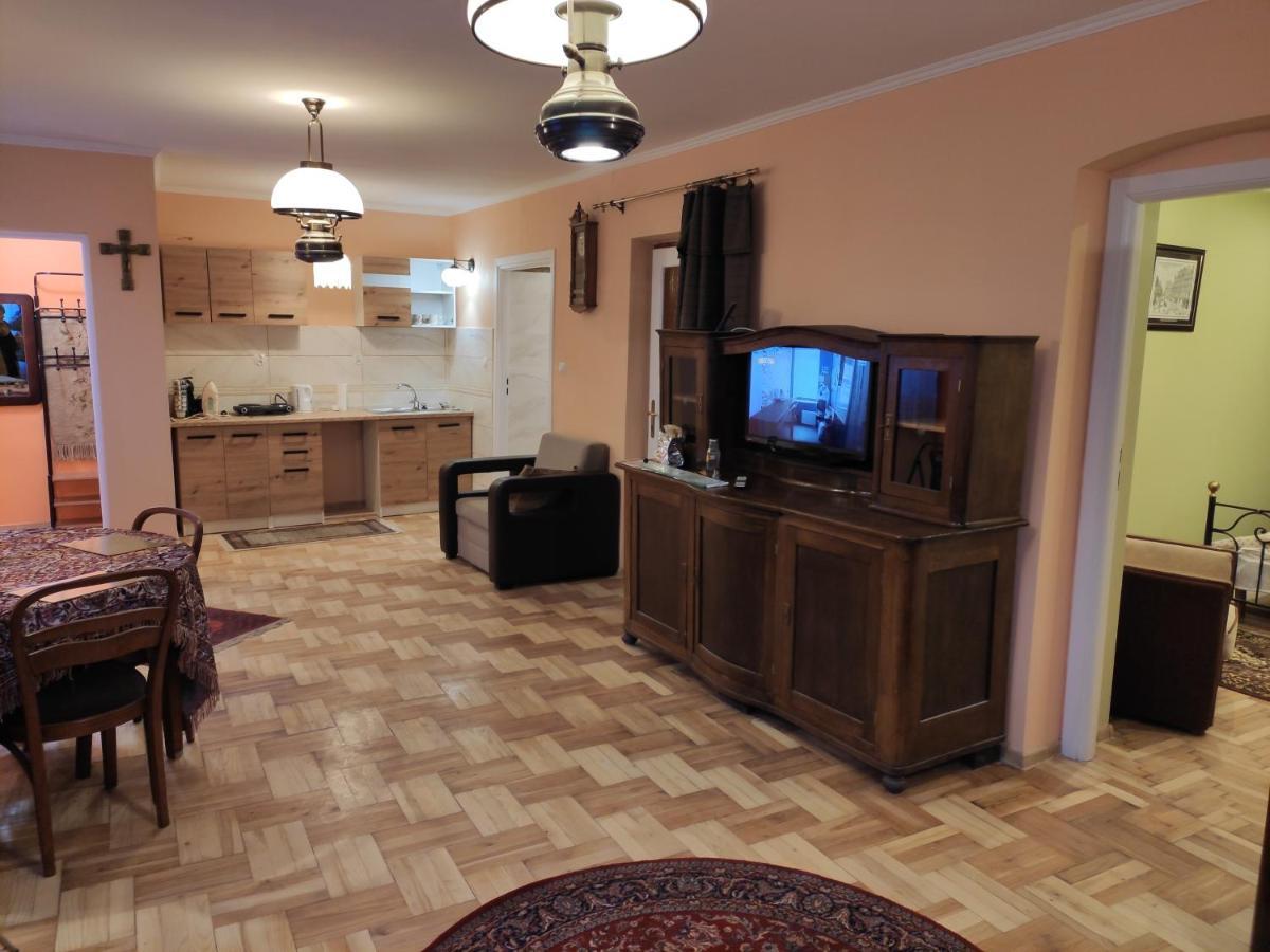 Dom Pod Zegarem Apartment Przemysl Exterior photo